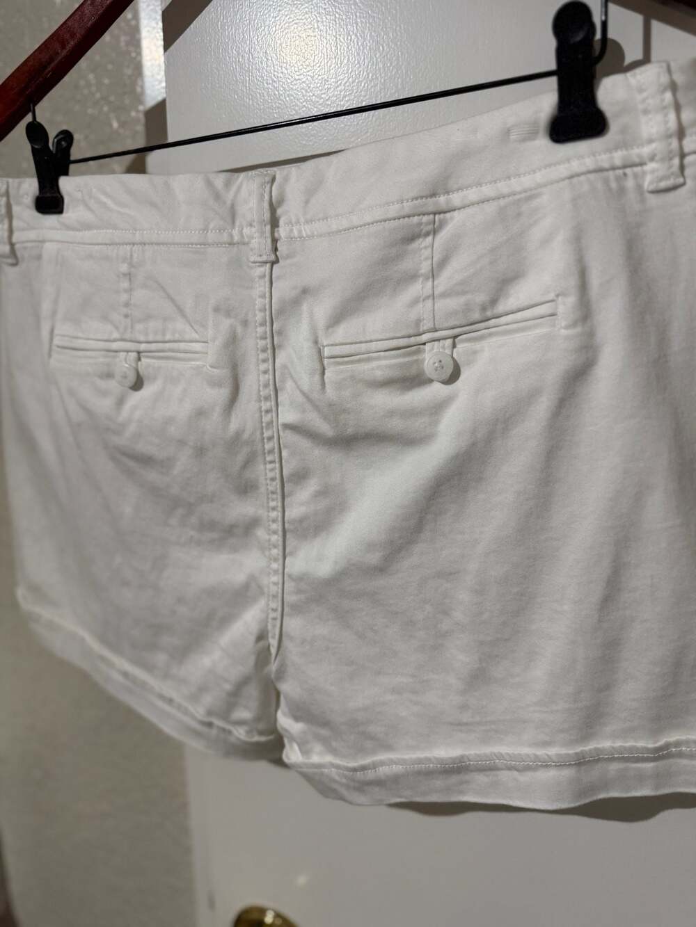 Liverpool Los Angeles White Cuffed Denim Shorts Size 12/31 - Picture 7 of 9